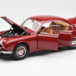 Daimler 250 V8 Rouge Paragon 1:18 - image 2 of 8