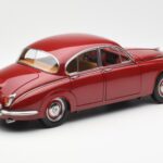 Daimler 250 V8 Rouge Paragon 1:18 - image 3 of 8