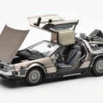 DeLorean DMC-12 Time Machine Back to the Future Argent Sun Star 1:18 - image 8 of 8