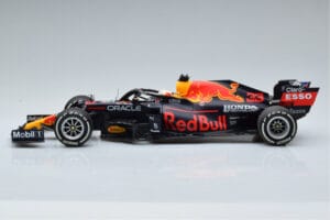 Red Bull Racing RB16B #33 M. Verstappen Abu Dhabi GP F1 World Champion 2021 Minichamps 1:18 110212333 Métal — image 3 sur 6