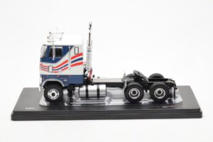 Ford CL 9000 Blanc Bleu IXO 1:43 TR177