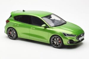 Ford Focus Mk5 ST Phase 2 Mean Vert Otto 1:18 OT450 Résine — image 4 sur 6