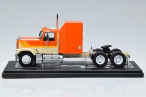 GMC General Orange IXO 1:43 TR129 Métal — image 3 sur 6
