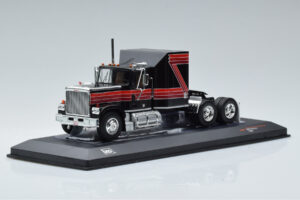 GMC General Rouge Noir IXO 1:43 TR102