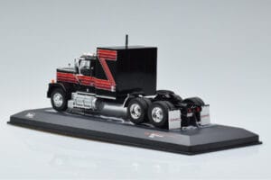 GMC General Rouge Noir IXO 1:43 TR102 Métal — image 5 sur 6