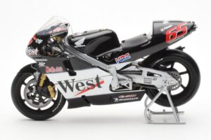 Honda NSR500 West Honda Pons #65 L. Capirossi 500cc World Championship 2001 Minichamps 1:12