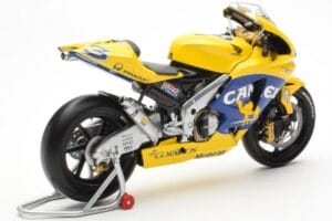Honda RC211V Pramac Pons #3 M. Biaggi MotoGP 2003 Minichamps 1:12 122037103 Métal — image 3 sur 4