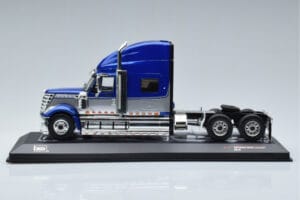 International Lonestar Bleu IXO 1:43 TR118 Métal — image 3 sur 6