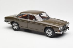 Jaguar XJ6 Series 1 4.2 Sable Marron Paragon 1:18 2011004 Métal — image 6 sur 8