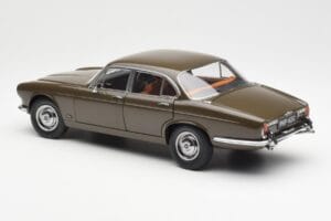 Jaguar XJ6 Series 1 4.2 Sable Marron Paragon 1:18 2011004 Métal — image 7 sur 8