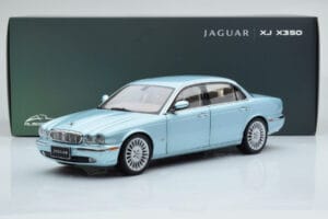 Jaguar XJ6 X350 Seafrost Bleu Clair Almost Real 1:18 810503 Métal — image 11 sur 11