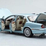 Jaguar XJ6 X350 Seafrost Bleu Clair Almost Real 1:18 - image 3 of 11