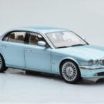 Jaguar XJ6 X350 Seafrost Bleu Clair Almost Real 1:18 - image 7 of 11