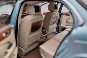 Jaguar XJ6 X350 Seafrost Bleu Clair Almost Real 1:18 810503 Métal — image 10 sur 11