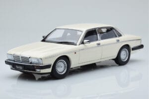 Jaguar XJ6 XJ40 Glacier Blanc Almost Real 1:18 810542
