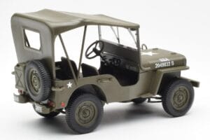 Jeep Willys Avec Bâche UT Models 1:18 180149002 Métal — image 2 sur 6