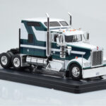 Kenworth W900 Vert Blanc IXO 1:43 - image 4 of 6