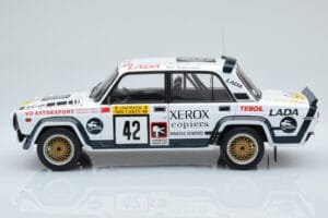 Lada 2105 VFTS #42 S. Brundza Rally 1000 Lakes 1984 IXO 1:18 18RMC146 Métal — image 3 sur 6
