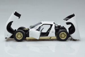 Lamborghini Miura SV Blanc AUTOart 1:18 74544 Métal — image 4 sur 8