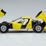 Lamborghini Miura SV Jaune Kyosho 1:18 - image 4 of 11