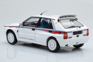 Lancia Delta HF Integrale 6 Blanc Kyosho 1:18 08344E Métal — image 7 sur 8