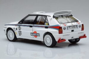 Lancia Delta HF Integrale Evoluzione Test Car Kyosho 1:18 08348G Métal — image 6 sur 9