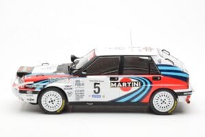 Lancia Delta Integrale 16V #5 J. Kankkunen / J. Piironen Rally Safari 1990 IXO 1:18 18RMC139C Métal — image 3 sur 6