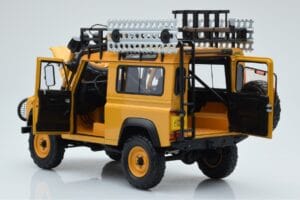 Land Rover Defender 90 Camel Trophy Borneo 1985 Almost Real 1:18 810213 Métal — image 5 sur 8
