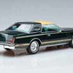 Lincoln Continental Mark V Vert Foncé MCG 1:18 MCG18404 Métal - image 2 of 6