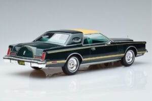 Lincoln Continental Mark V Vert Foncé MCG 1:18 MCG18404 Métal — image 2 sur 6