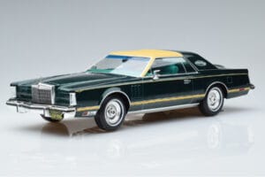 Lincoln Continental Mark V Vert Foncé MCG 1:18 MCG18404 Métal