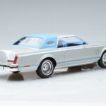 Lincoln Continental Mark V Argent MCG 1:18 - image 2 of 6