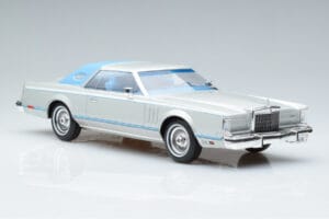Lincoln Continental Mark V Argent MCG 1:18 MCG18403 Métal — image 4 sur 6
