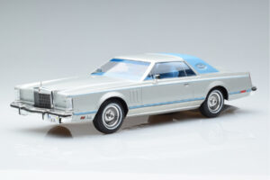 Lincoln Continental Mark V Argent MCG 1:18
