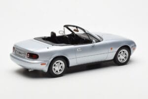 Mazda MX-5 NA Argent Norev 1:18 188023 Métal — image 2 sur 7