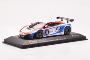 McLaren 12C GT3 #82 Russian Team A. Vasiliev / D. Vasiliauskas / M. Asmer / B. Spengler Spa 24 Hours 2014 Minichamps 1:43 437 — image 2 sur 4