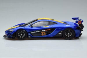 McLaren P1 GTR Bleu Avec Rayures Jaunes AUTOart 1:18 81542 Composite — image 4 sur 7