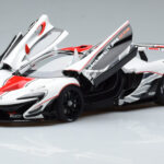 McLaren P1 GTR Blanc Brillant Avec Rayures Rouges AUTOart 1:18 - image 2 of 7