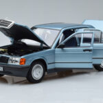 Mercedes 190E W201 Bleu Clair Norev 1:18 - image 2 of 7
