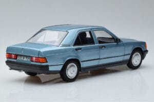 Mercedes 190E W201 Bleu Clair Norev 1:18 183828 Métal — image 3 sur 7
