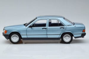 Mercedes 190E W201 Bleu Clair Norev 1:18 183828 Métal — image 4 sur 7