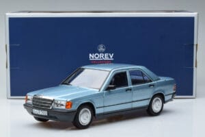 Mercedes 190E W201 Bleu Clair Norev 1:18 183828 Métal — image 7 sur 7
