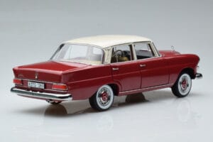 Mercedes 200 W110 Rouge Norev 1:18 183706 Métal — image 3 sur 7