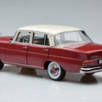 Mercedes 200 W110 Rouge Norev 1:18 - image 7 of 7