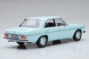 Mercedes 200 W115 Norev 1:18 183777 Métal — image 3 sur 7