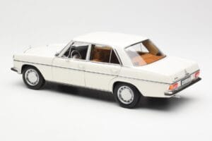 Mercedes 200 W115 Blanc Norev 1:18 183770 Métal — image 7 sur 8