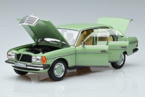 Mercedes 200 W123 Vert Norev 1:18 183796 Métal — image 2 sur 7
