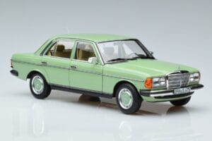 Mercedes 200 W123 Vert Norev 1:18 183796 Métal — image 5 sur 7