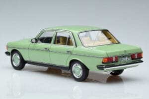Mercedes 200 W123 Vert Norev 1:18 183796 Métal — image 6 sur 7