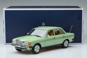 Mercedes 200 W123 Vert Norev 1:18 183796 Métal — image 7 sur 7
